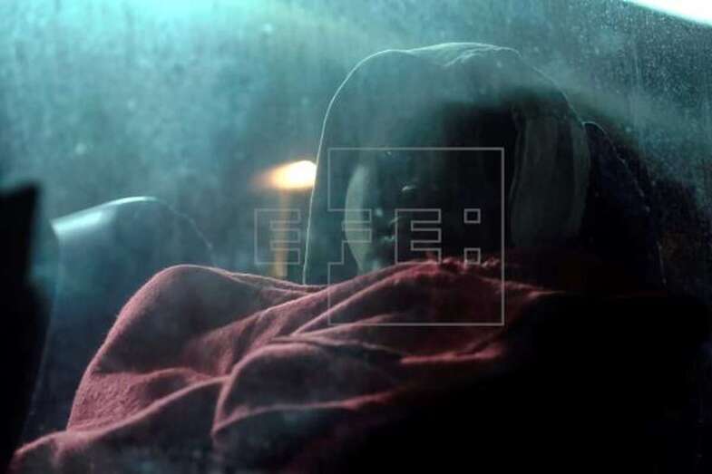 Foto de archivo de uno de los 35 inmigrantes rescatados de un cayuco el 30 de enero al sur de Gran Canaria (Foto EFE / Ángel Medina)